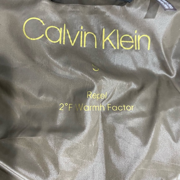 Calvin Klein - Picture 3 of 10